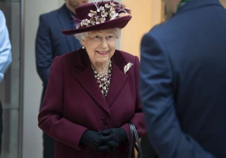 Queen Elizabeth will be vaccinated, but not in front of the camera!