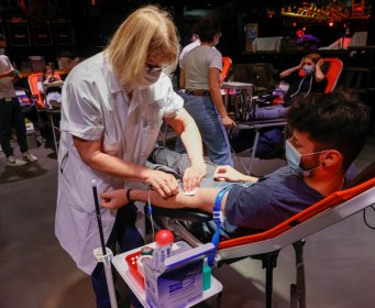 Night club transformed into blood donation center! (PHOTO)